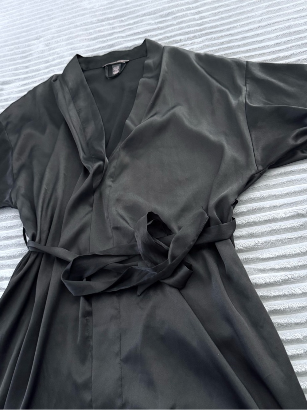 Victoria's Secret Silky Wrap Robe (Black) - Picture 4 of 4